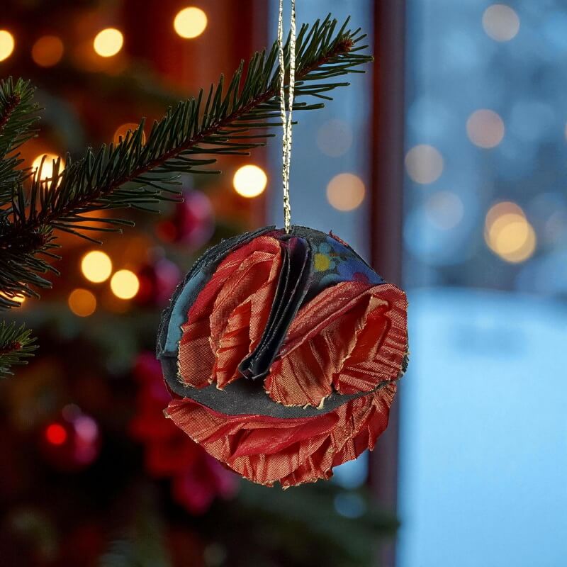 Boule de Noël en soie bleu corail