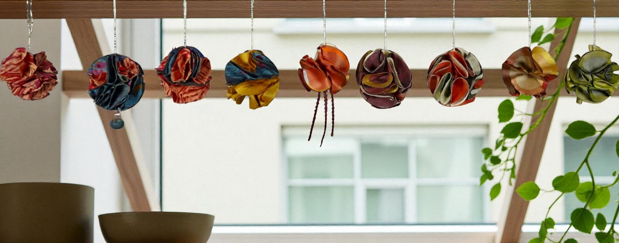 Boule de Noël en soie vert pomme – Image 3