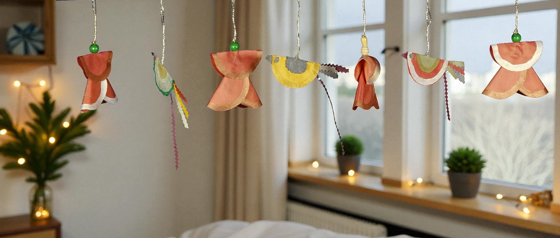 Oiseau de Noël en soie – Image 2