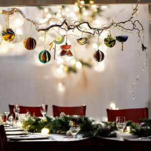 Décoration suspendue en bois flotté et soie