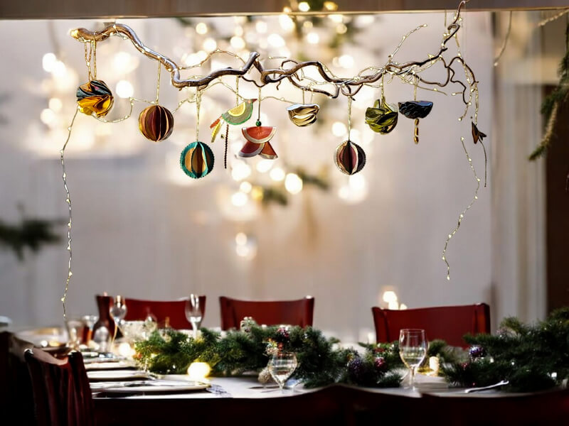 Décoration suspendue en bois flotté et soie