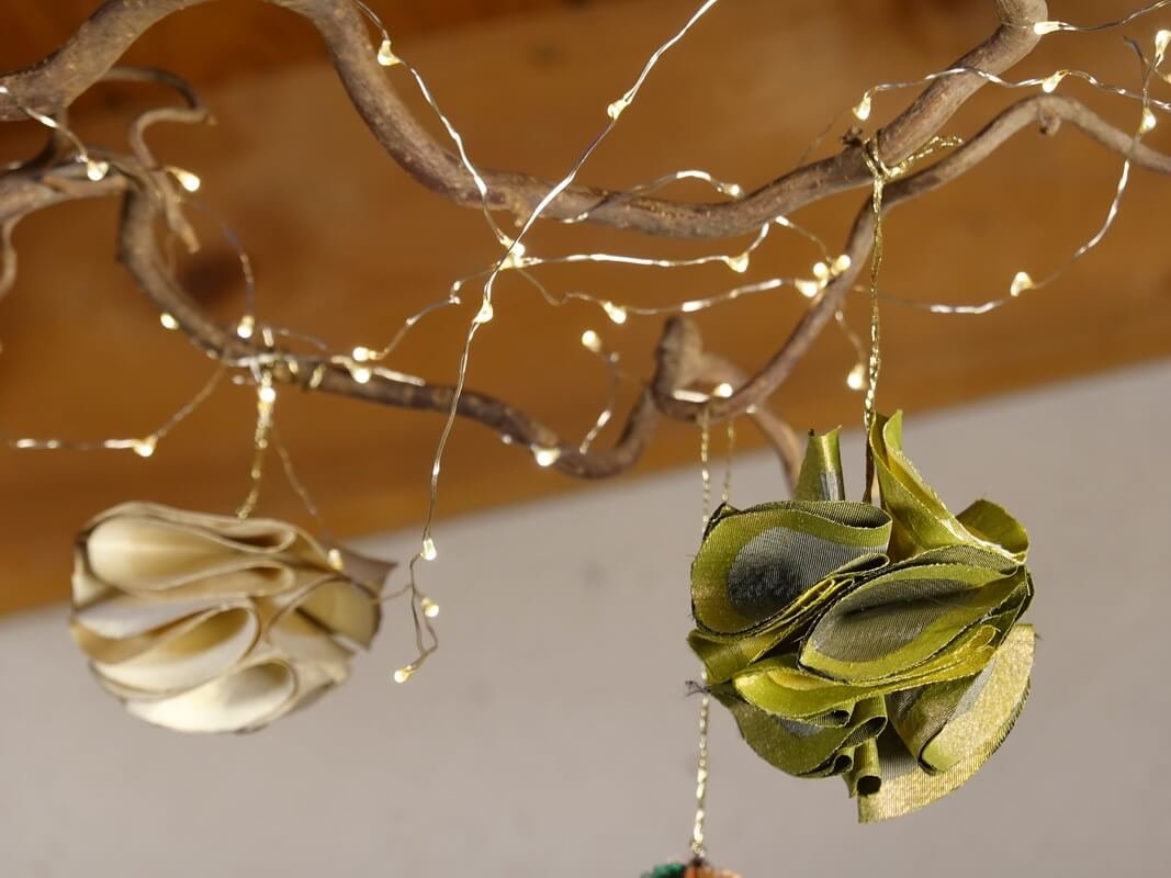 Boule de Noël en soie vert pomme – Image 2