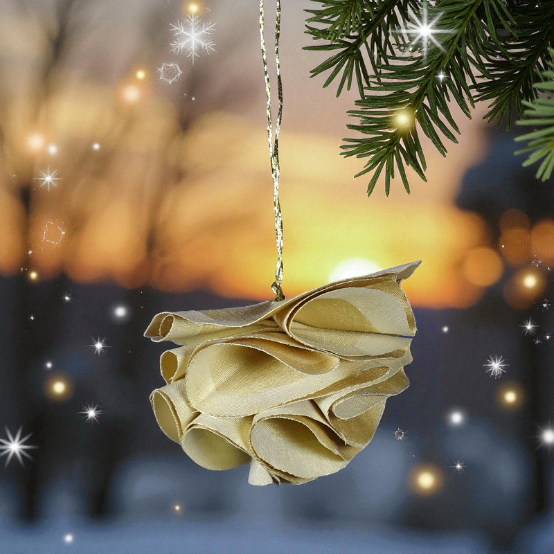 Fleur d’Aube Suspension Écrue en Soie