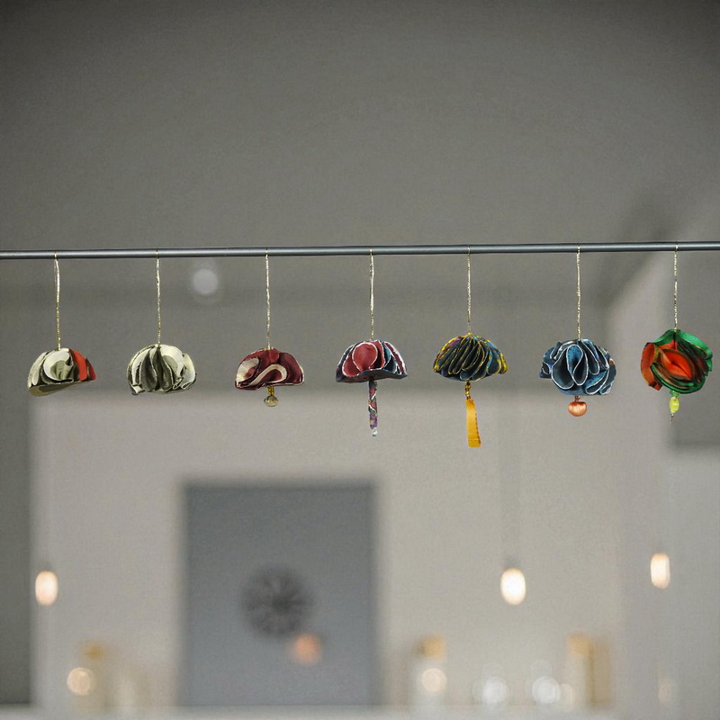 Pétale Pourpre Suspension de Soie Peinte – Image 2