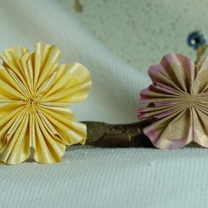 Fleur décorative en soie rose poudré