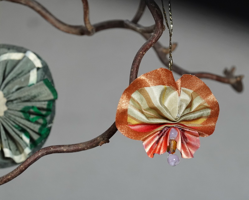 Papillon en soie doré et orange rosé