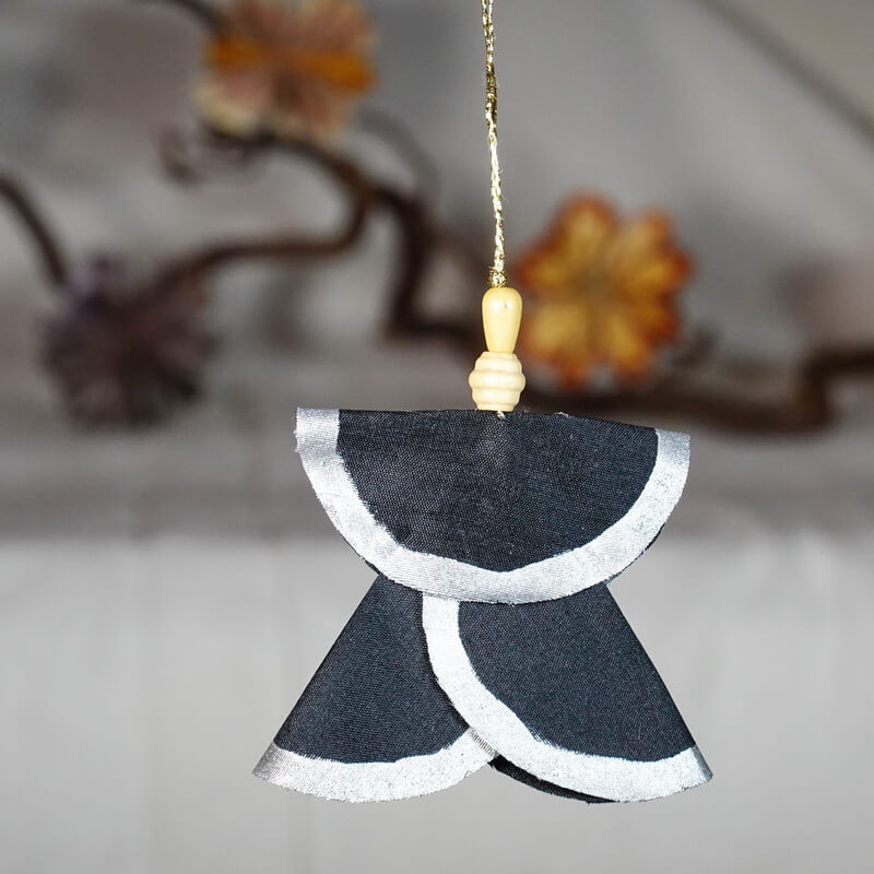 Ange décoratif noir et argent