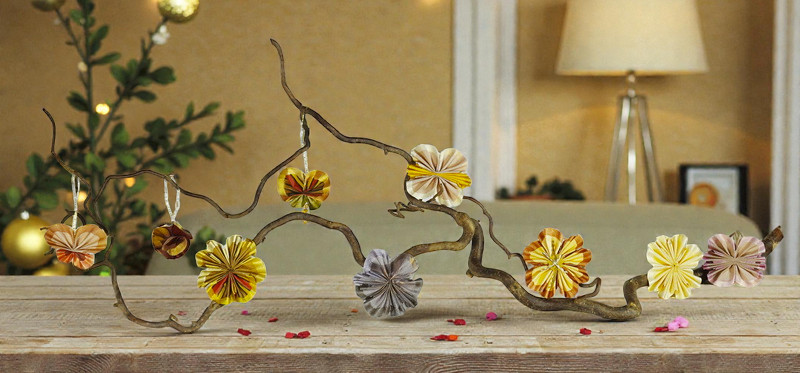 Fleur décorative en soie vieux rose et or – Image 2