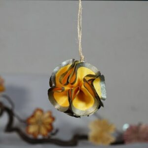 Pétales dorées au contour bronze moiré