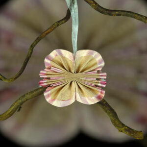 Fleur décorative en soie rose poudré